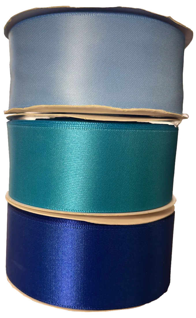 Rollos de cinta raso en tonos azules