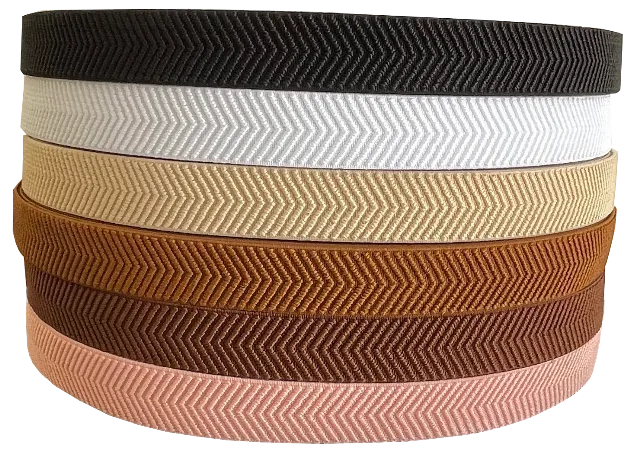 Elásticos decorativos apilados en varios colores